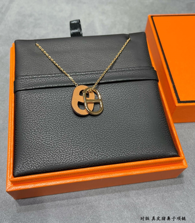 H**me5 necklaces